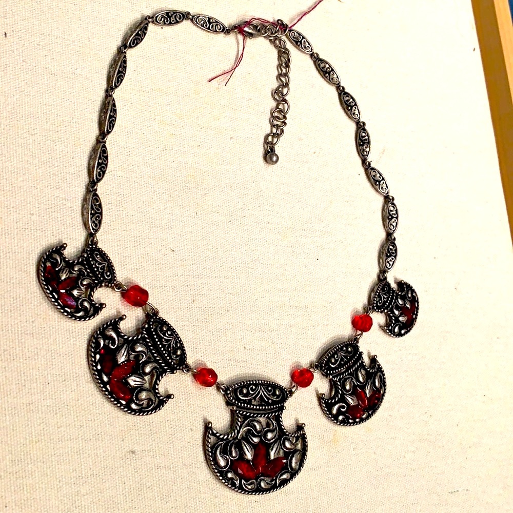 RED CRYSTAL DESIGNED BOUTIQUE NECKLACE